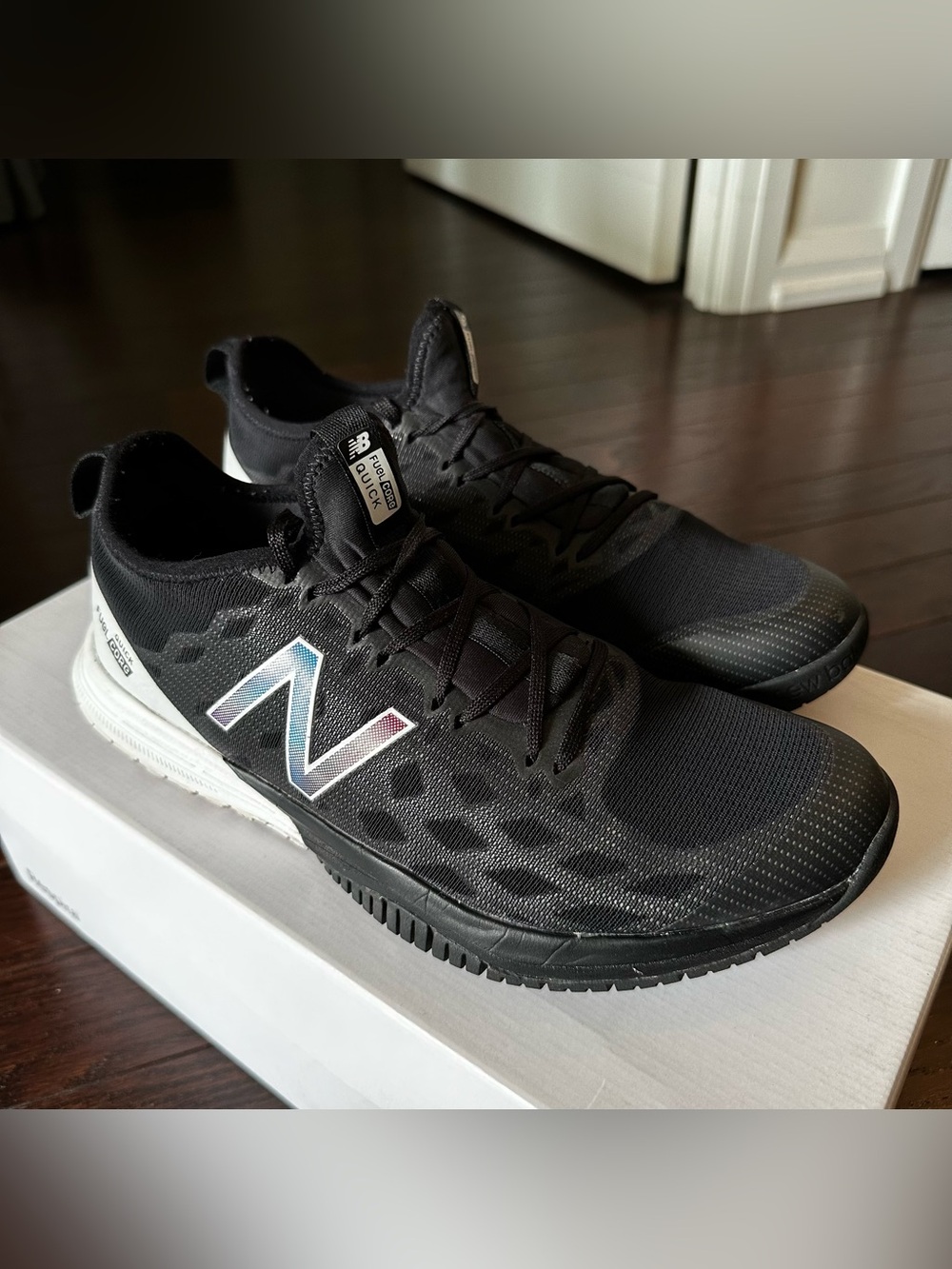 NEW BALANCE MEN'S BLACK CROSS-TRAINING SHOES SIZE 8.5